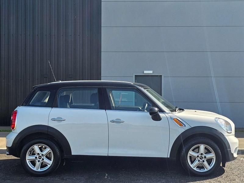 Used Mini Cooper D 112 HP (82 kW) 2014 White Hatchback