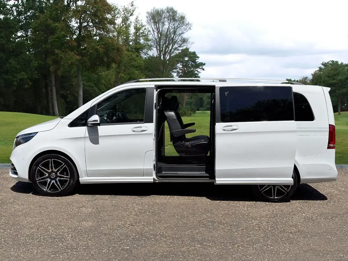 Used Mercedes V300 AMG line 237 HP (174 kW) 2023 White MPV
