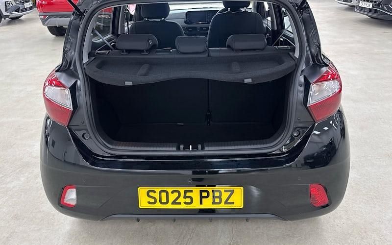 Used Hyundai i10 Advanced 63 HP (46 kW) 2025 Black Hatchback