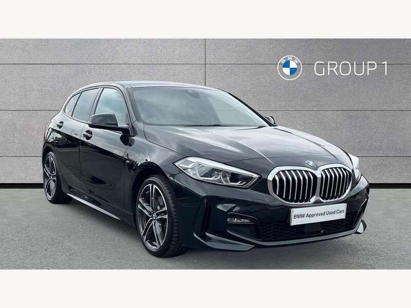 Black sapphire metallic paint Used 2022 BMW 118 M Sport Hatchback | £20,295 (Fair price) - Image 1/4