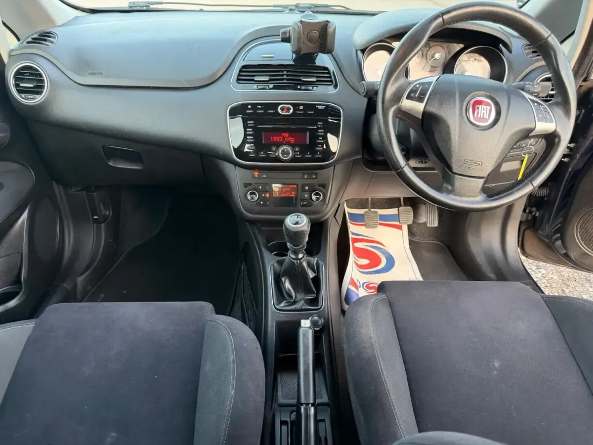 Used Fiat Punto Easy 69 HP (50 kW) 2015 Blue Hatchback
