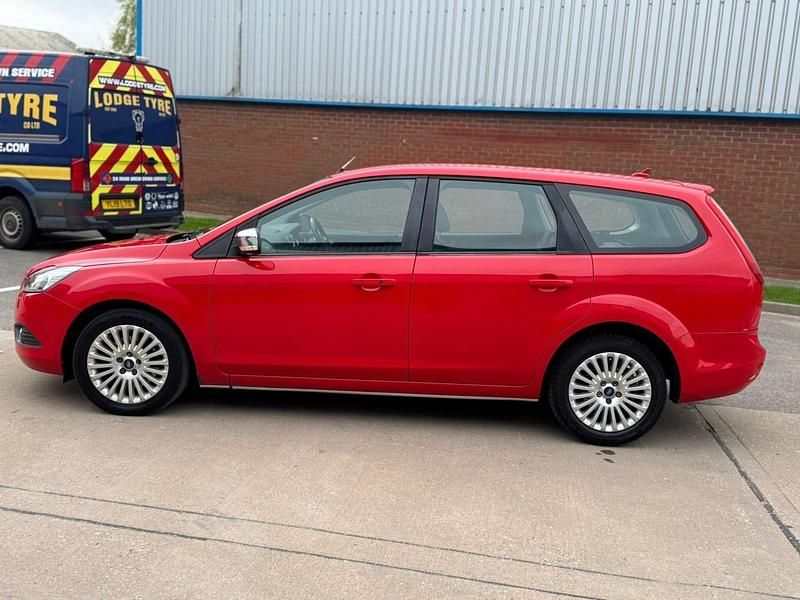 Used Ford Focus Titanium 134 HP (98 kW) 2010 Red Estate
