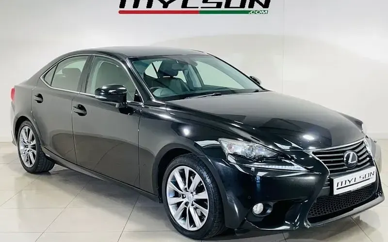Used Lexus IS300h Luxury Line 223 HP (164 kW) 2013 Sedan