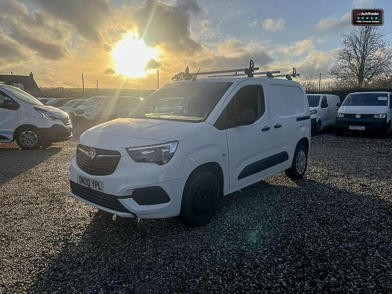 Used Vauxhall Combo Sportive 100 HP (73 kW) 2020 White Van