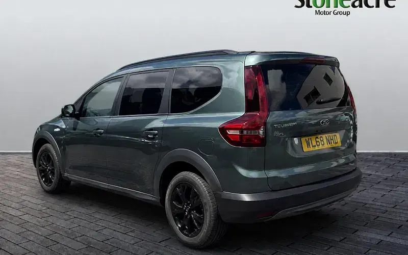 Used Dacia Jogger Extreme 141 HP (103 kW) 2024 Green MPV