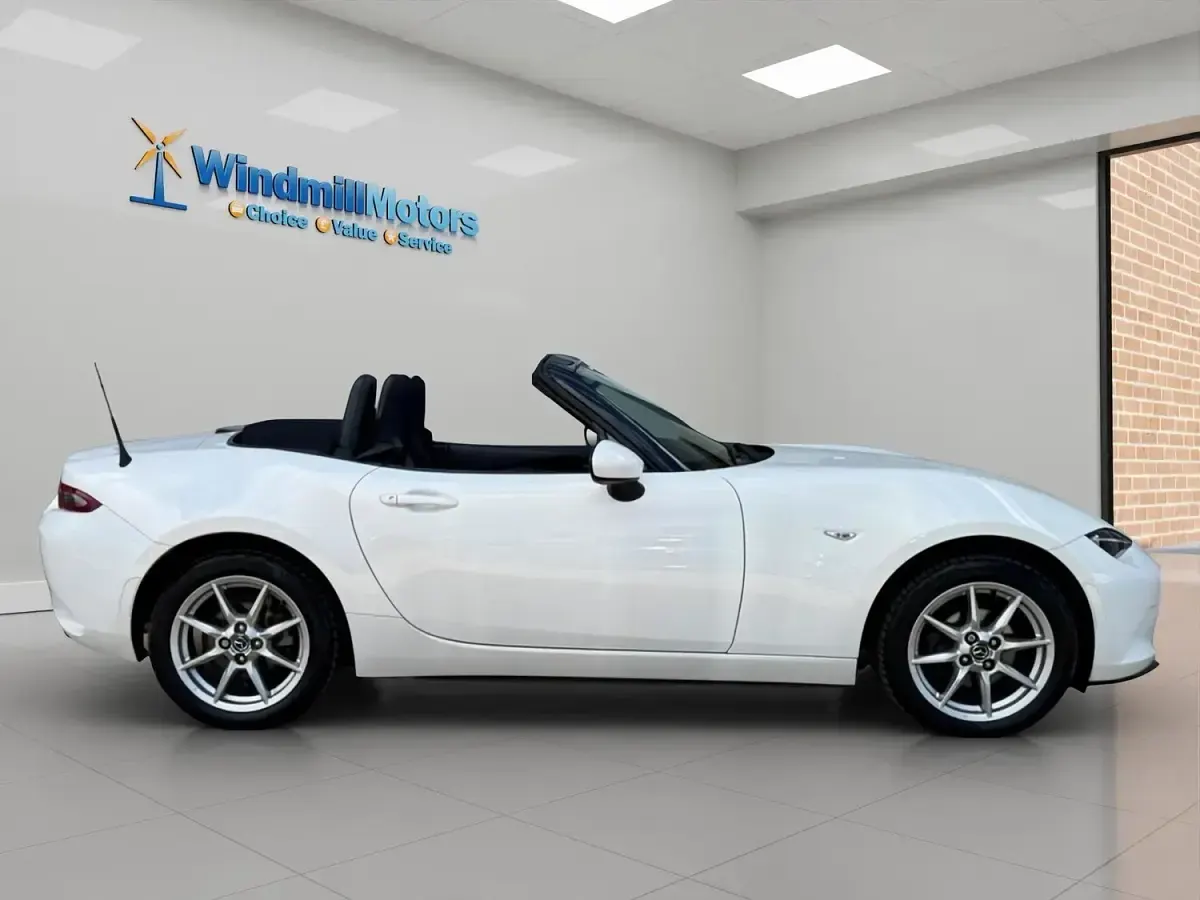 Used Mazda MX5 131 HP (96 kW) 2016 White Cabriolet