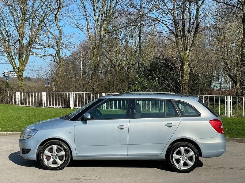 Used Skoda Fabia SE 105 HP (77 kW) 2010 Blue Estate