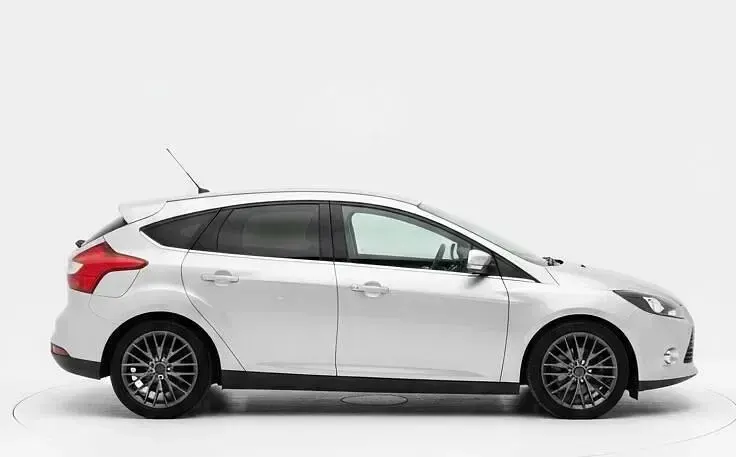 Used Ford Focus Zetec 115 HP (84 kW) 2014 Silver Hatchback