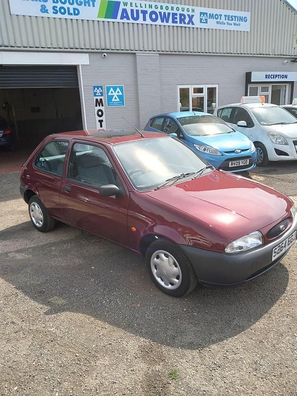 Used Ford Fiesta Finesse 1998 Red Hatchback