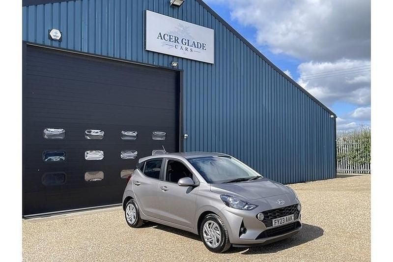 Used Hyundai i10 SE 67 HP (49 kW) 2023 Bronze Hatchback