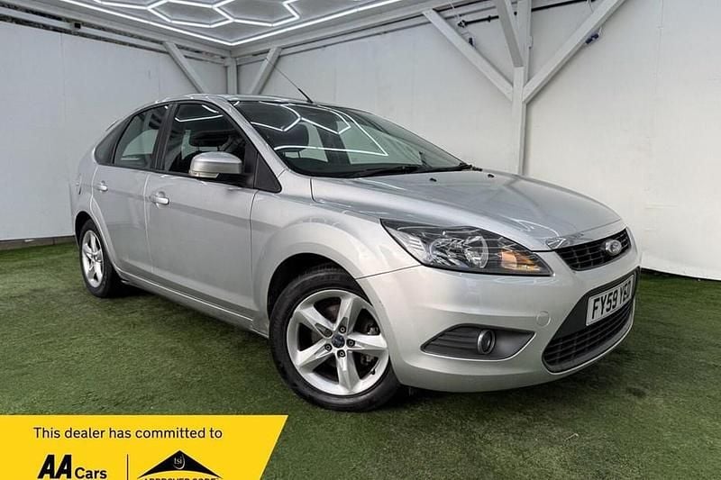 Silver Used 2009 Ford Focus Zetec Hatchback | £1,395 (Good price) - Image 1/1