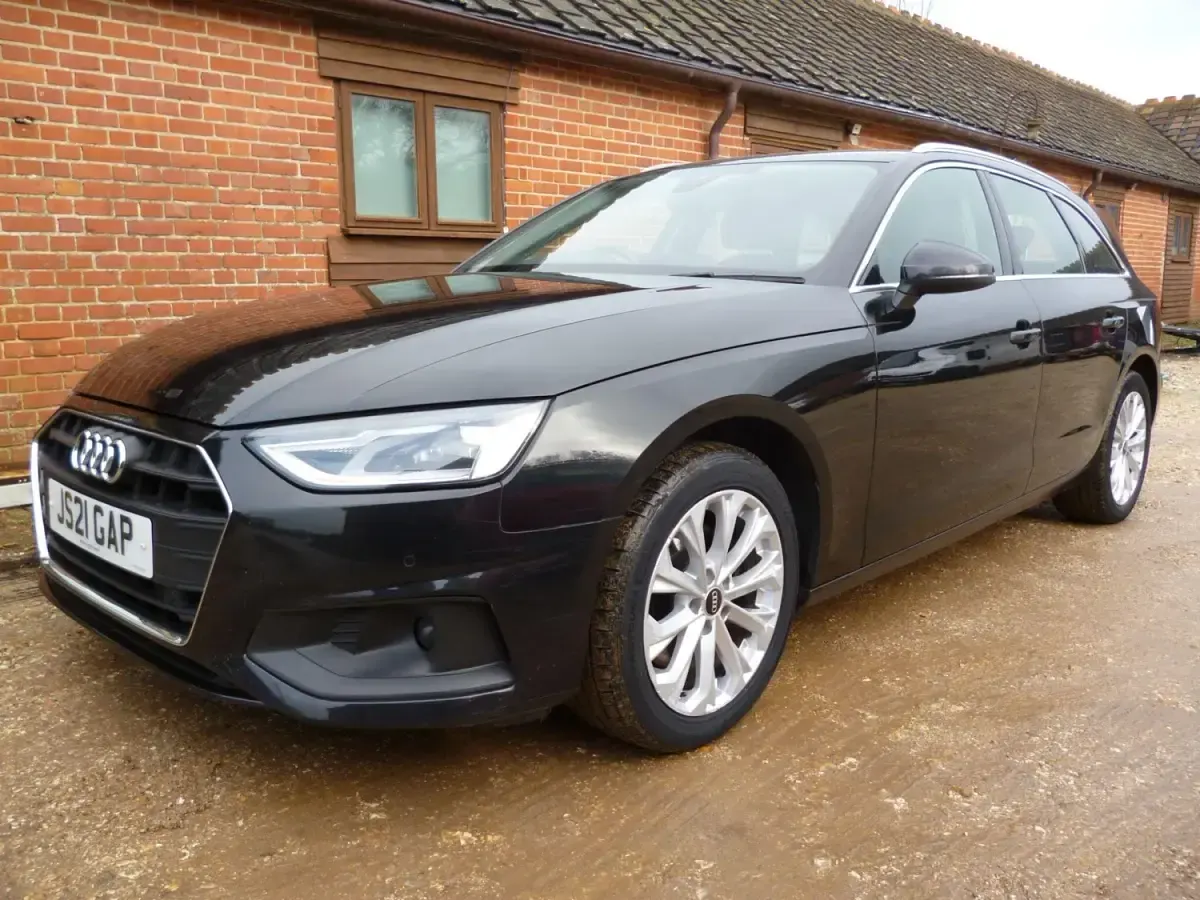 Begagnad Audi A4 Comfort 163 HK (119 kW) 2021 Svart Kombi
