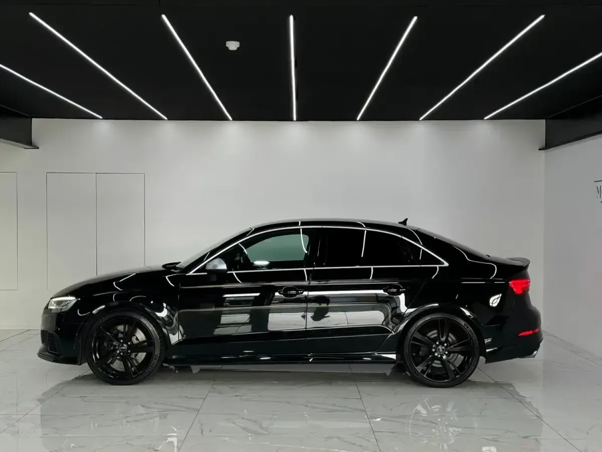 Usado Audi RS3 Design 400 HP (294 kW) 2017 Preto Sedan