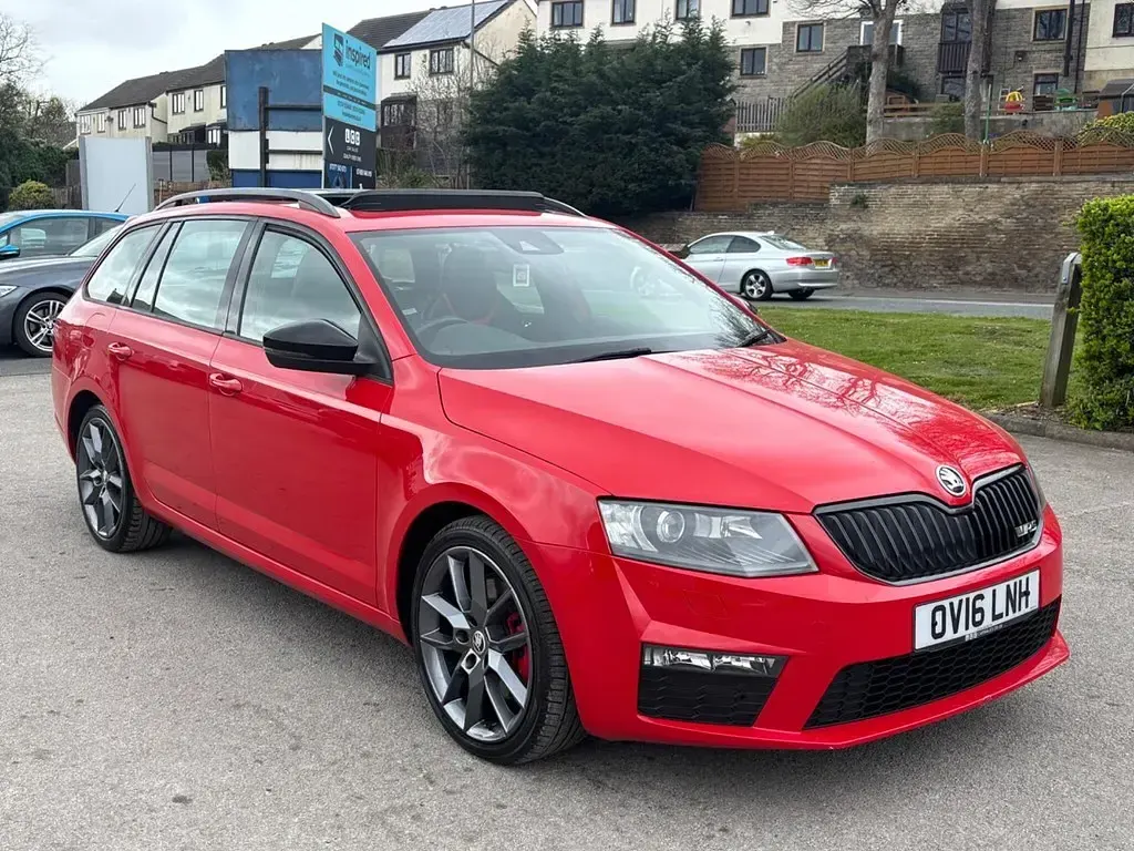 Używany Skoda Octavia vRS 184 KM (135 kW) 2016 Czerwony Hatchback