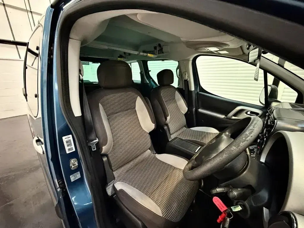 Used Peugeot Partner Tepee Outdoor 92 HP (67 kW) 2011 Blue MPV
