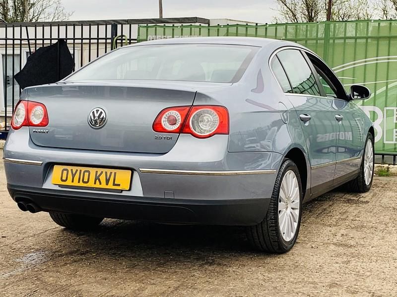 Usado VW Passat Highline 140 HP (102 kW) 2010 Cinzento Sedan