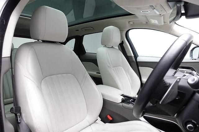 Used Jaguar F-Pace Portfolio 250 HP (183 kW) 2019 Silver SUV