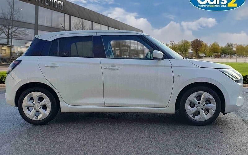 Used Suzuki Swift 82 HP (60 kW) 2024 White Hatchback