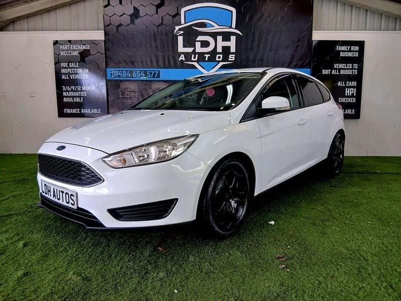Used Ford Focus Style 120 HP (88 kW) 2015 White Hatchback