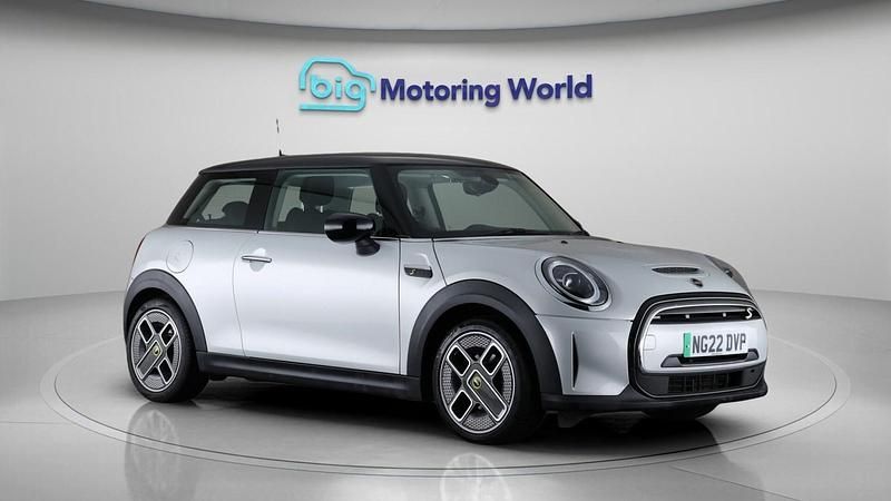 Silver Used 2022 Mini Cooper SE Hatch Hatchback | £12,000 (Good price) - Image 1/4