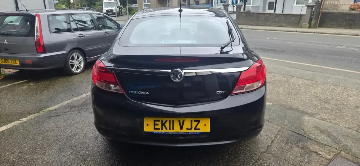 Second-hand Vauxhall Insignia SRi 2011 Negru Hatchback