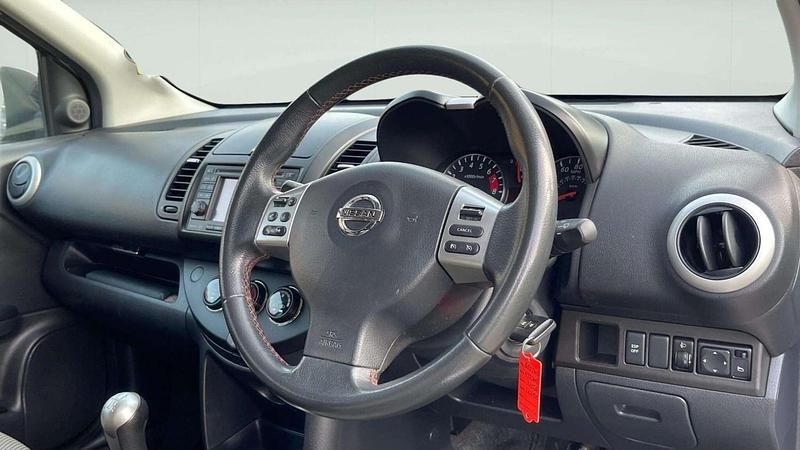 Used Nissan Note N-TEC 88 HP (64 kW) 2011 Silver Hatchback