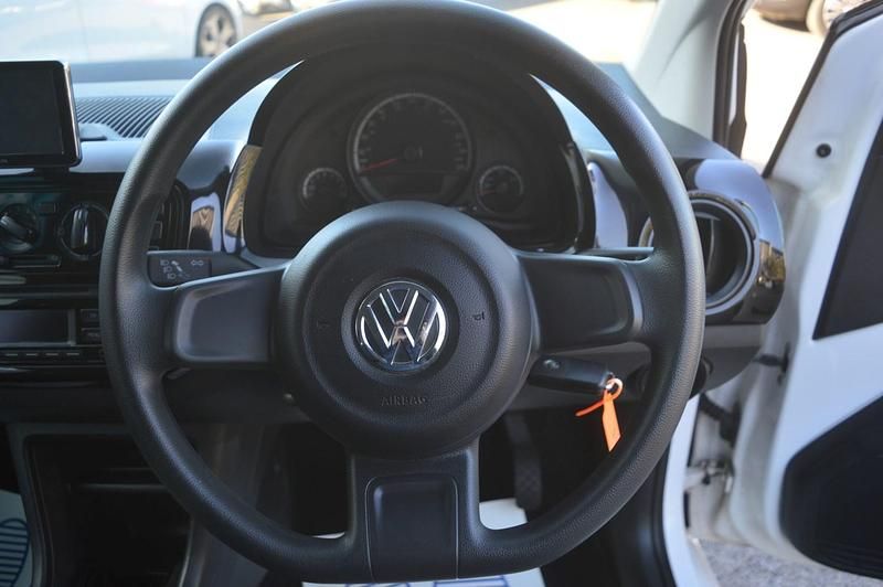 Used VW up! move up! 60 HP (44 kW) 2015 White Hatchback