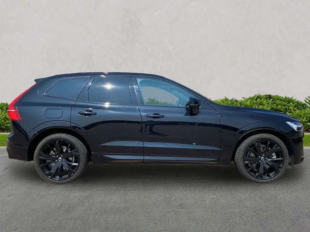 New Volvo XC60 Plus 345 HP (253 kW) 2026 Onyx black SUV
