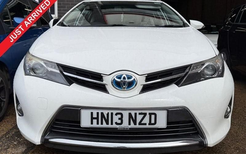 Used 2014 Toyota Auris Hybrid Hatchback | £7,695 (Good price) - Image 1/1