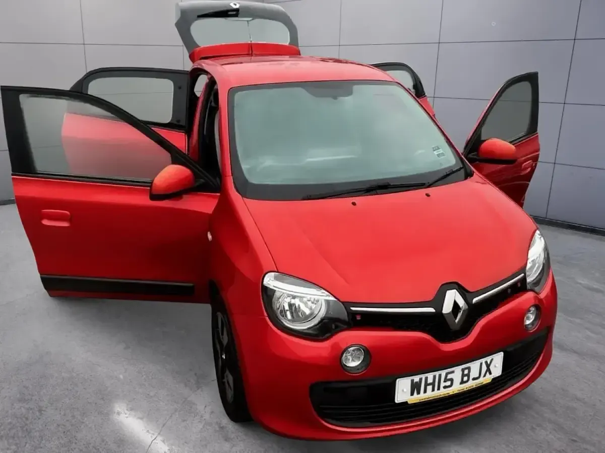 Used Renault Twingo Play 70 HP (51 kW) 2015 Red Hatchback
