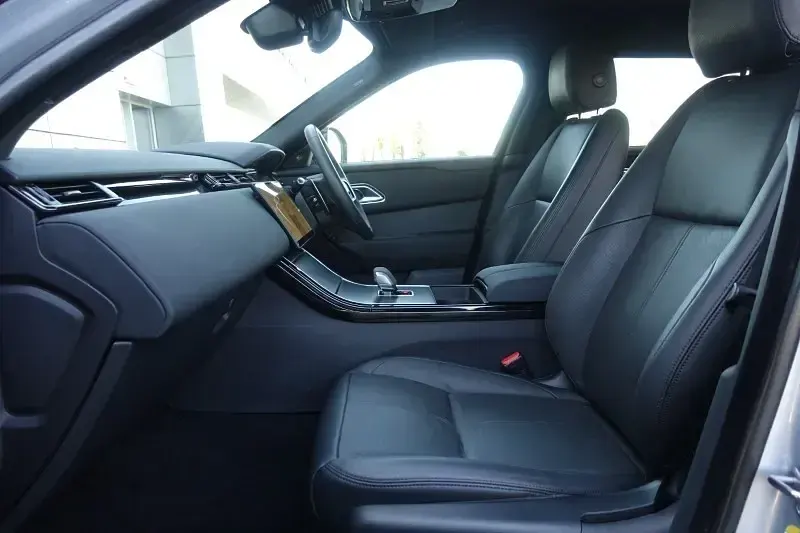 Używany Land Rover Range Rover Velar SE Dynamic 204 KM (150 kW) 2023 Srebrny SUV