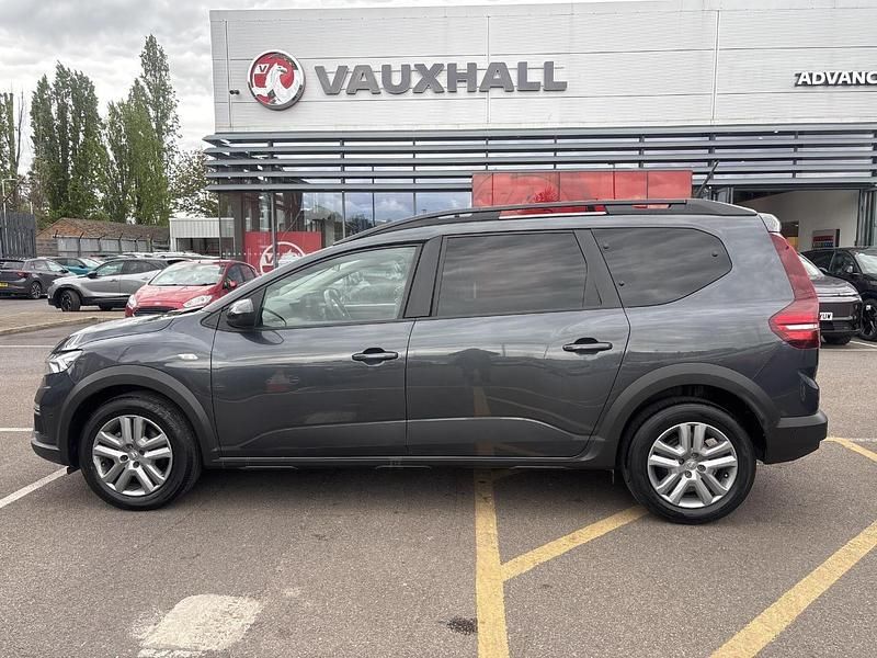 Usado Dacia Jogger Comfort 108 HP (79 kW) 2023 Castanho Monovolume