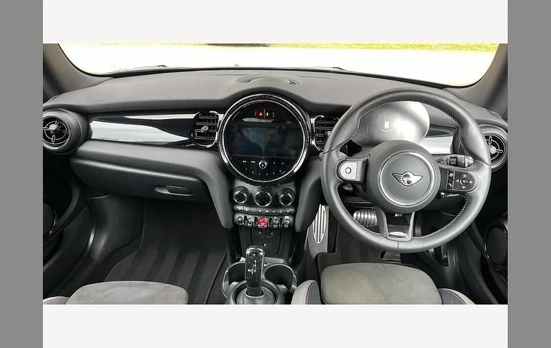 Used Mini Cooper Hatch 136 HP (100 kW) 2023 White Hatchback