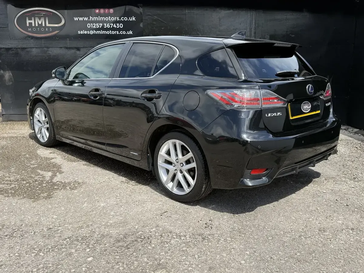 Used Lexus CT200h Luxury Line 136 HP (100 kW) 2016 Black Hatchback