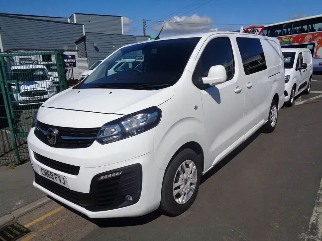 Used Vauxhall Vivaro Sportive 100 HP (73 kW) 2019 White MPV