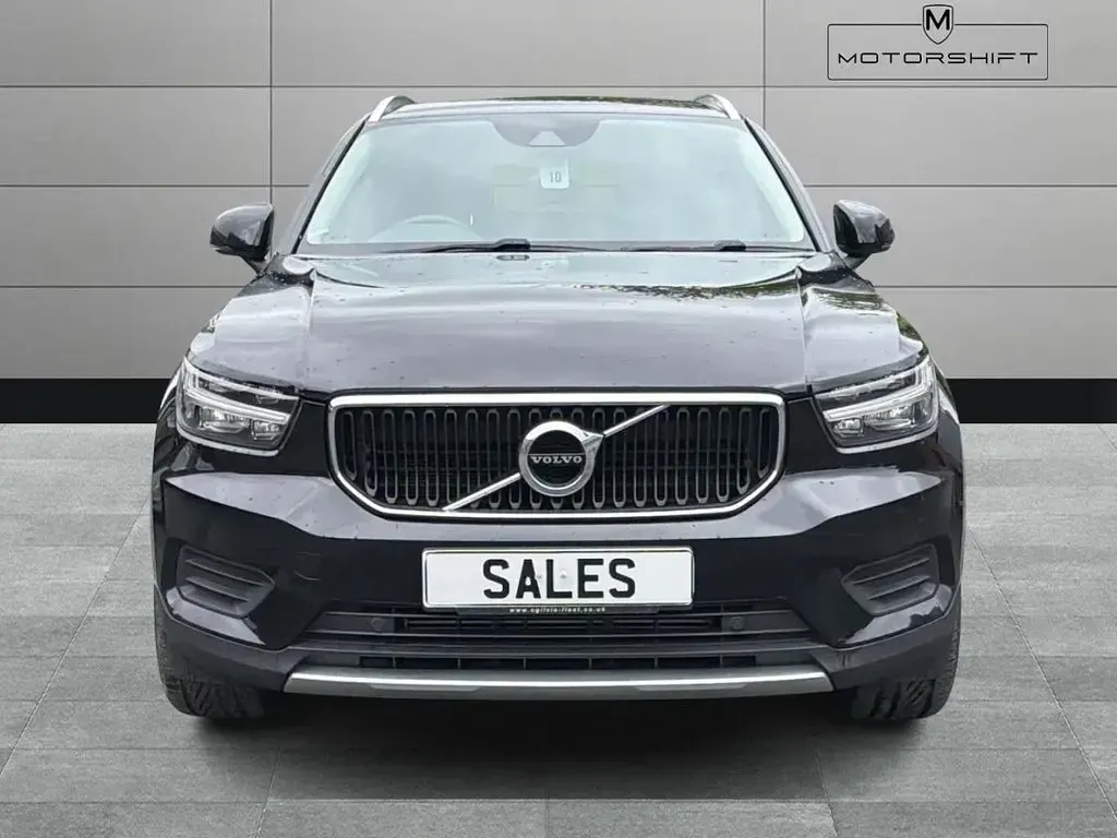 Used Volvo XC40 Momentum 163 HP (119 kW) 2022 Black SUV