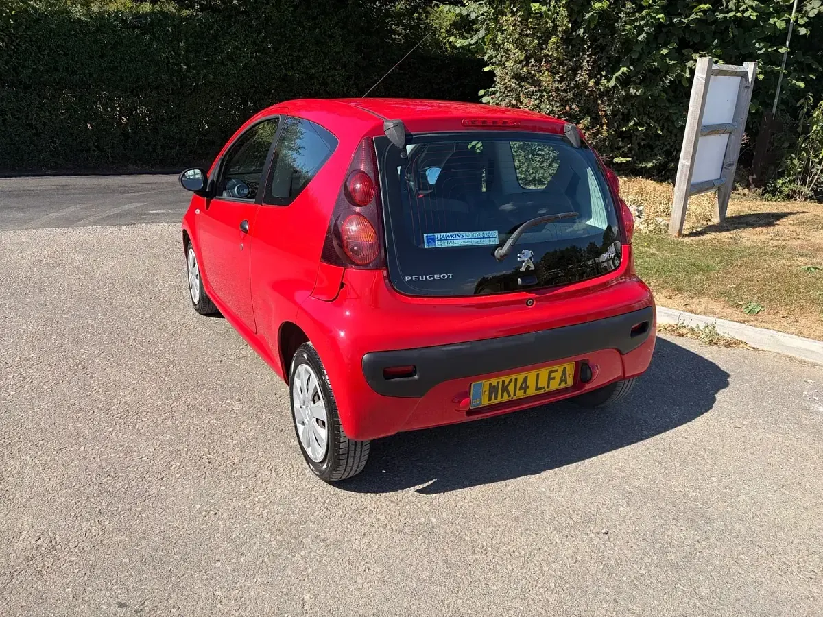 Used Peugeot 107 Access 68 HP (50 kW) 2014 Red Hatchback