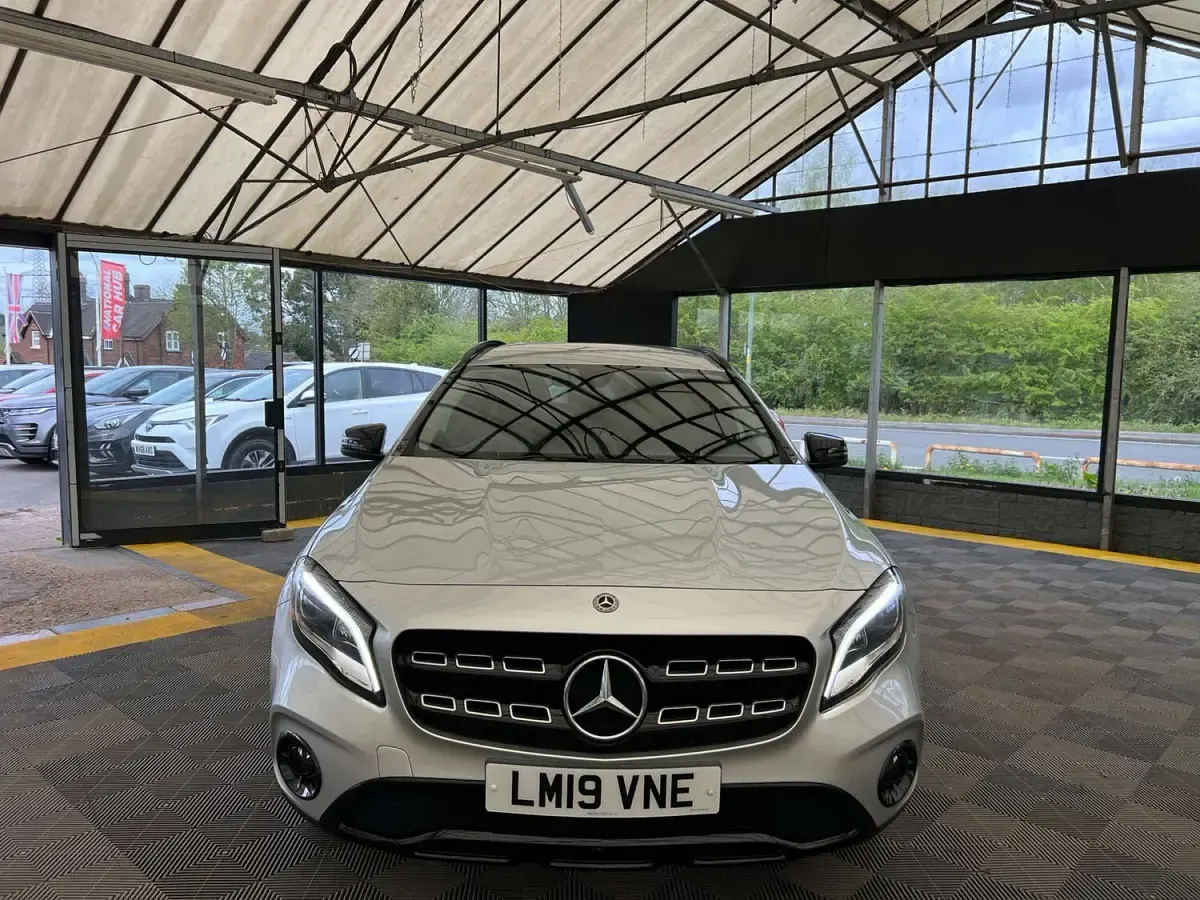 Used Mercedes GLA180 Urban 122 HP (89 kW) 2019 Silver SUV