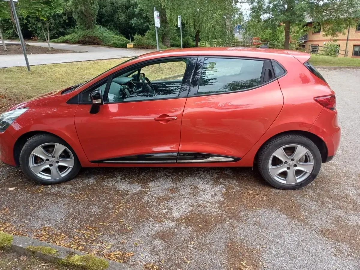 Used Renault Clio Dynamique 75 HP (55 kW) 2014 Red Hatchback