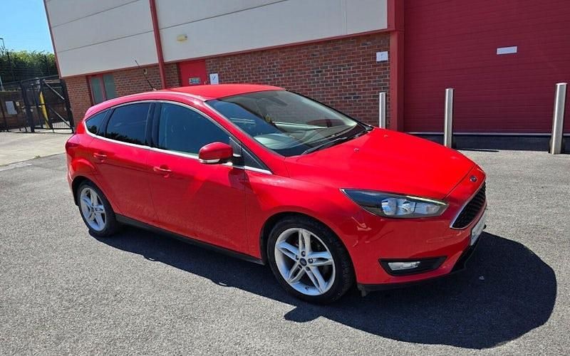 Used Ford Focus Zetec 116 HP (85 kW) 2014 Red Hatchback