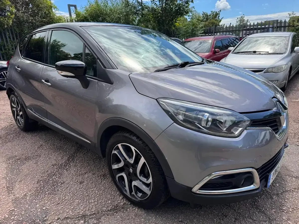Used Renault Captur Dynamique 90 HP (66 kW) 2015 Grey/black SUV