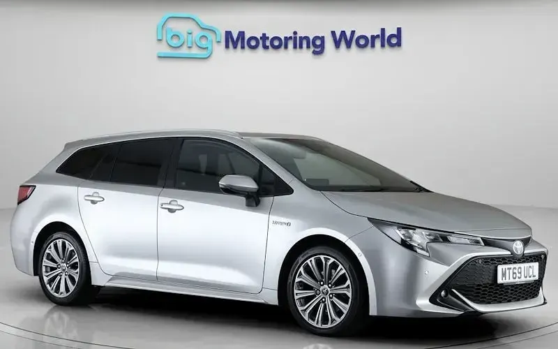 Begagnad Toyota Corolla Design 122 HK (89 kW) 2022 Kombi