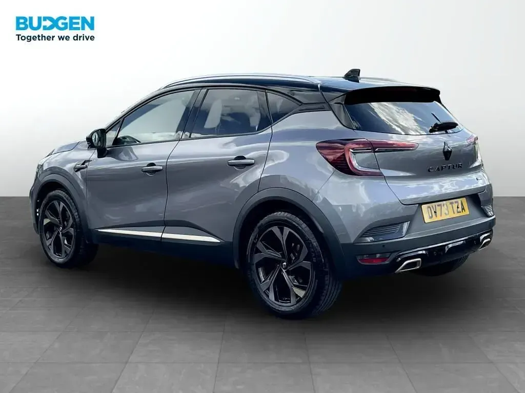 Używany Renault Captur Engineered 143 KM (105 kW) 2023 Szary SUV