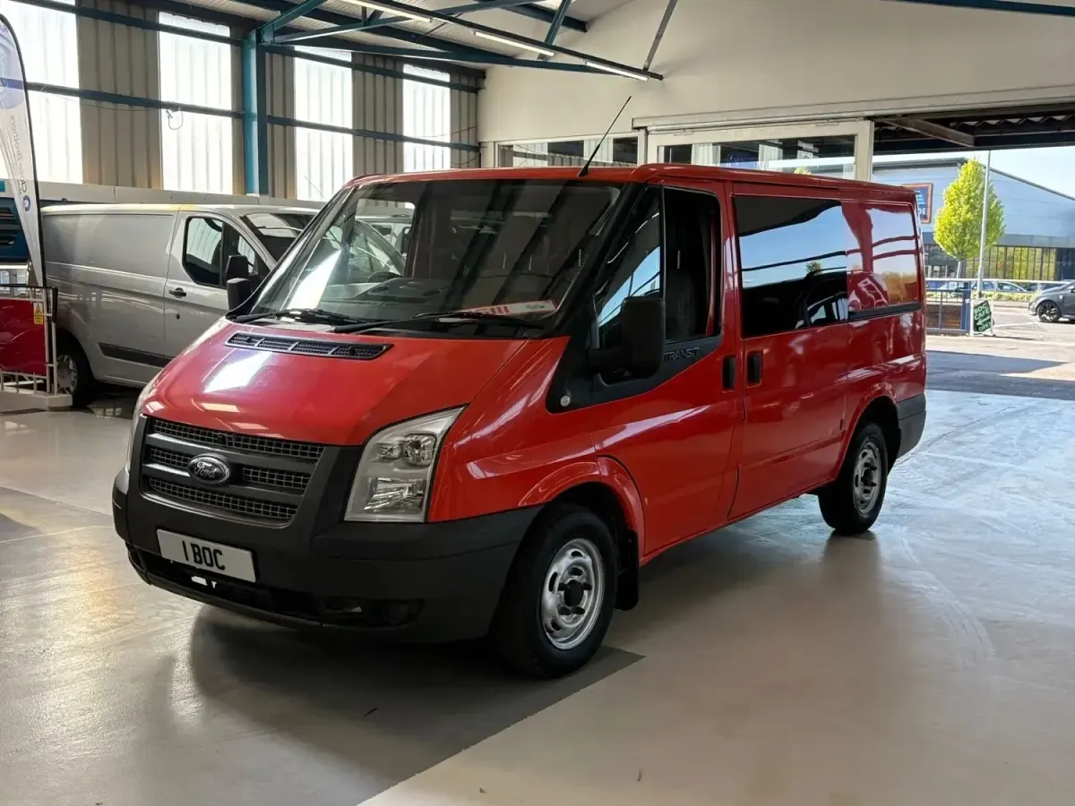 Second-hand Ford Transit 100 CP (73 kW) 2013 Roșu Van
