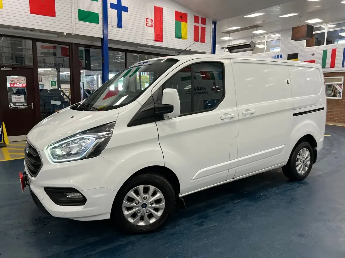 Used Ford Transit Custom Limited 130 HP (95 kW) 2021 White Van