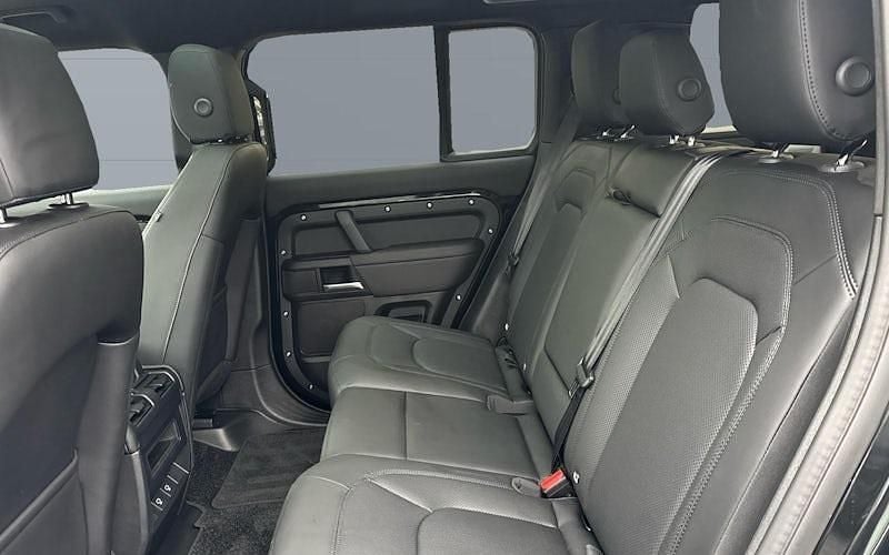 Used Land Rover Defender SE Dynamic 249 HP (183 kW) 2025 Estate