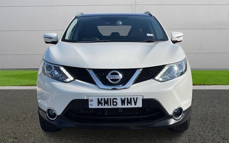 Used Nissan Qashqai Tekna 116 HP (85 kW) 2016 White SUV