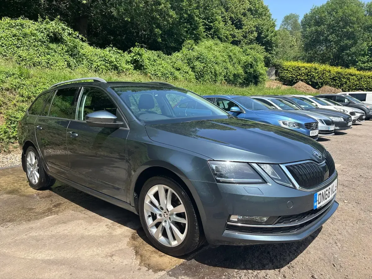 Used Skoda Octavia SE L 190 HP (139 kW) 2018 Grey Estate
