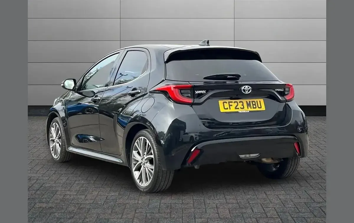 Used Toyota Yaris Hybrid 113 HP (83 kW) 2023 Black Hatchback