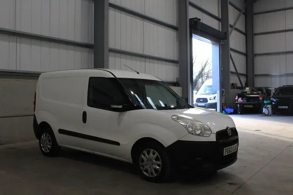 Used Fiat Doblò 90 HP (66 kW) 2012 White MPV